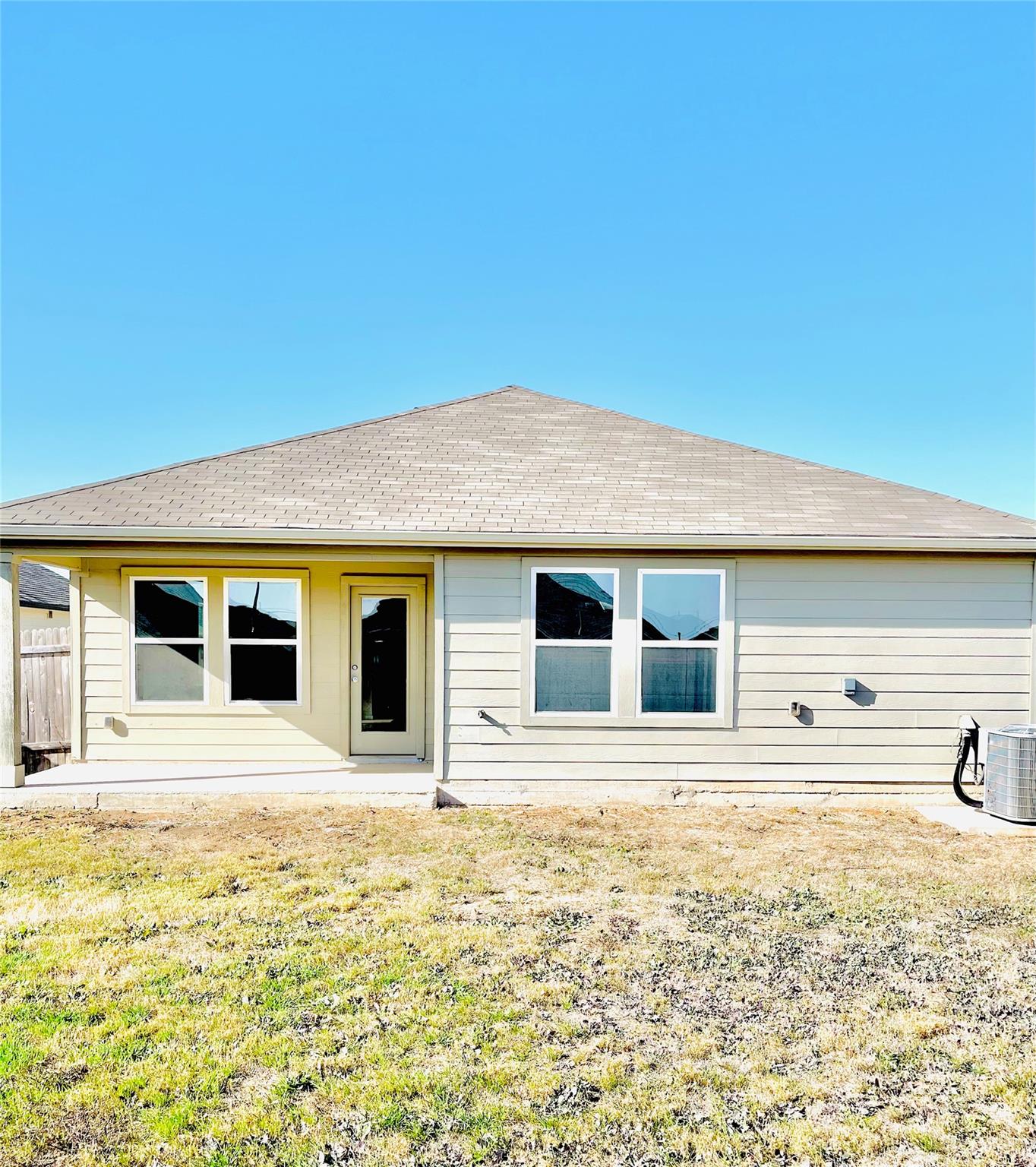 1420 London Way Lockhart TX 78644