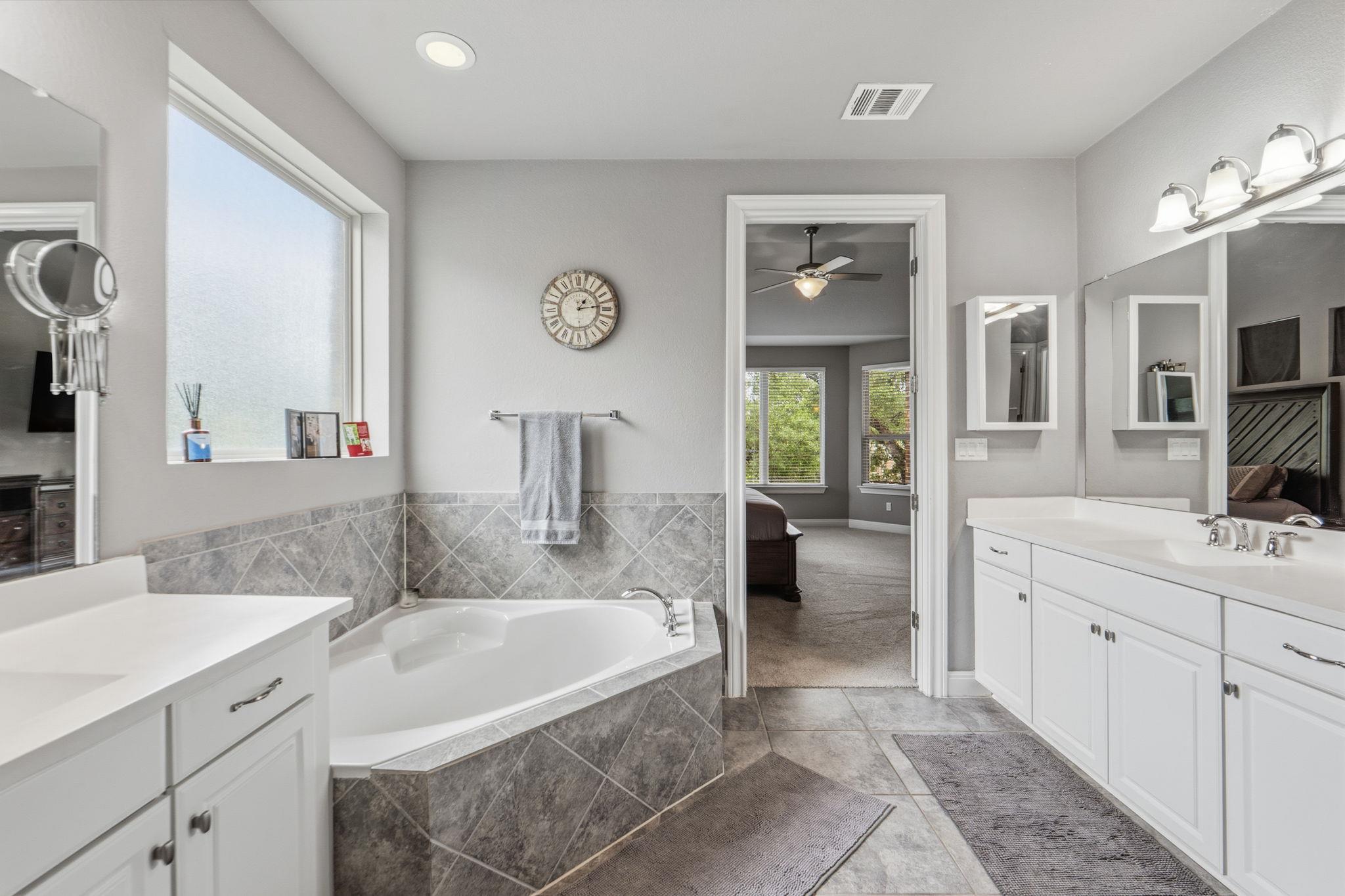 4229 Valley Oaks Drive Leander TX 78641