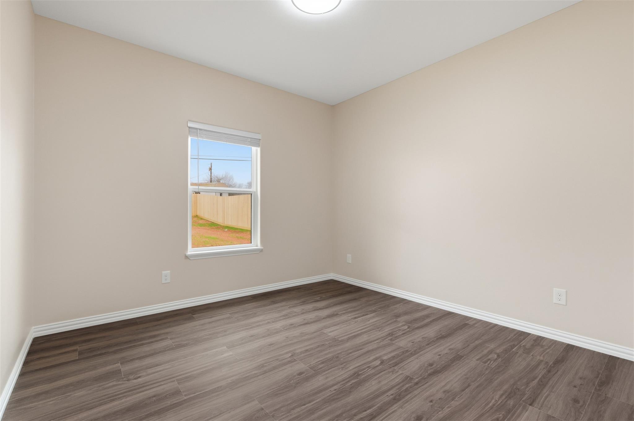 413 E Hamilton Avenue Rockdale TX 76567