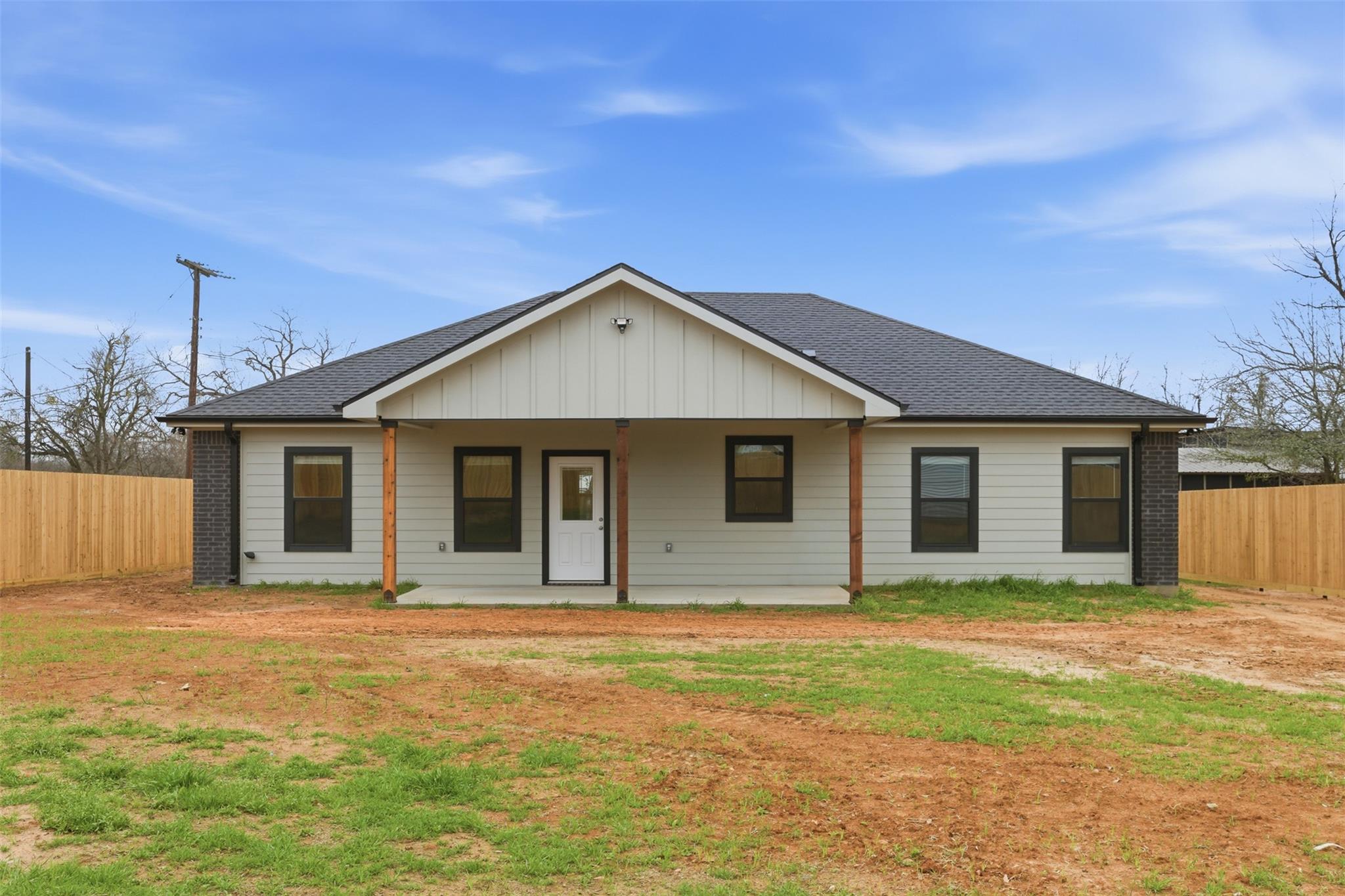 413 E Hamilton Avenue Rockdale TX 76567