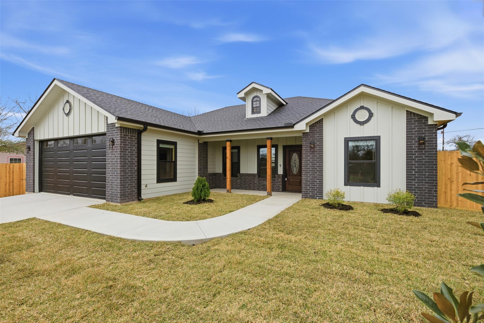 413 E Hamilton Avenue Rockdale TX 76567