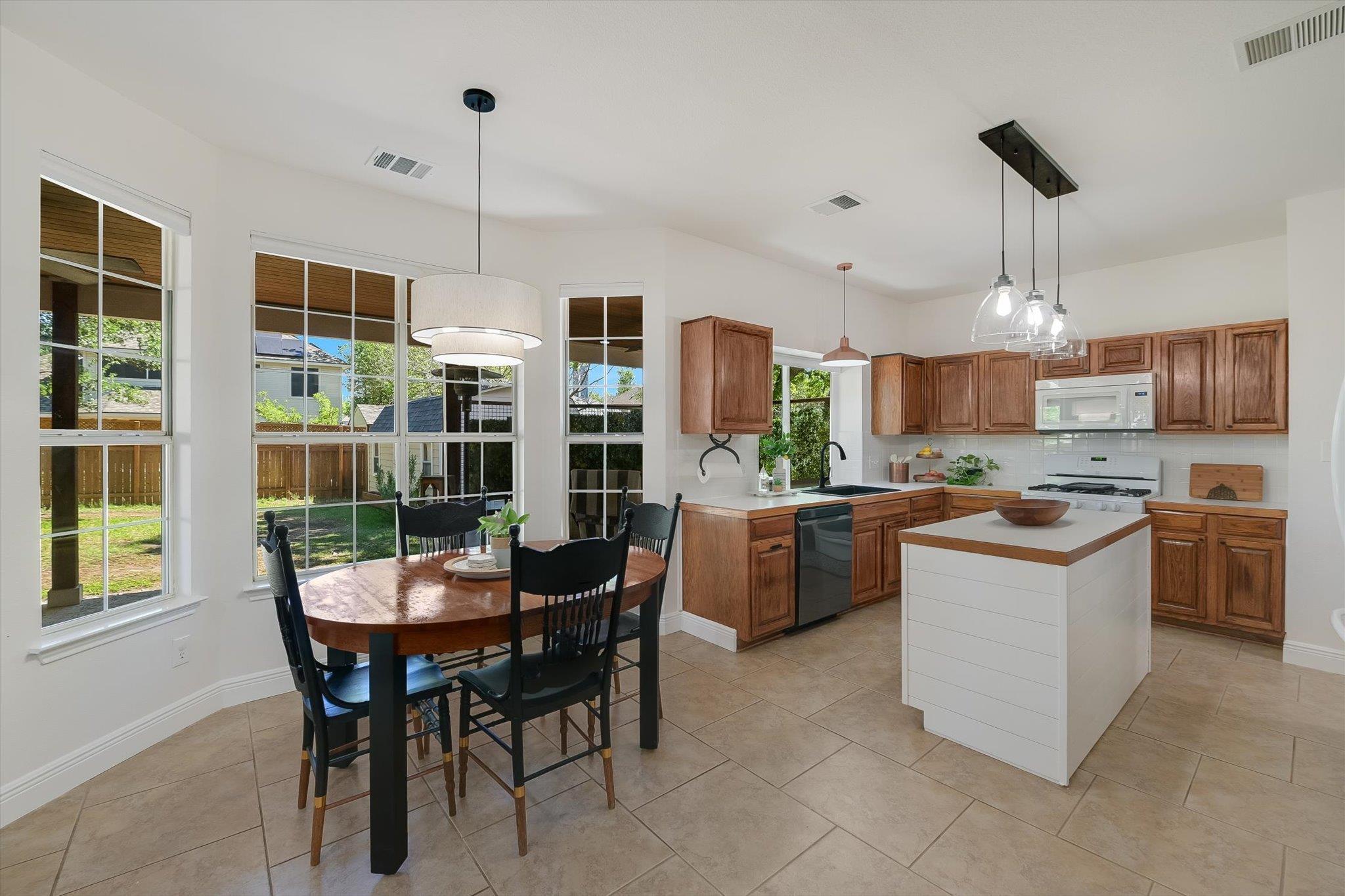 806 Mountain View Drive Pflugerville TX 78660