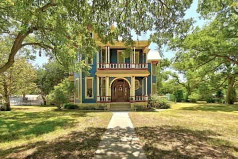 624 Saint Louis Street Gonzales TX 78629