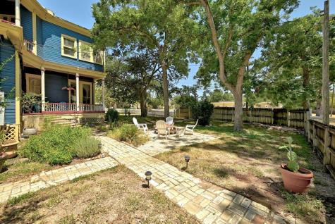 624 Saint Louis Street Gonzales TX 78629
