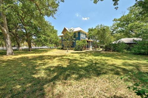 624 Saint Louis Street Gonzales TX 78629