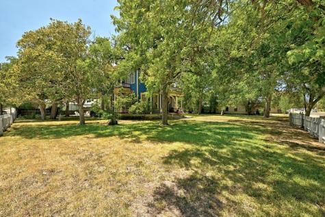 624 Saint Louis Street Gonzales TX 78629