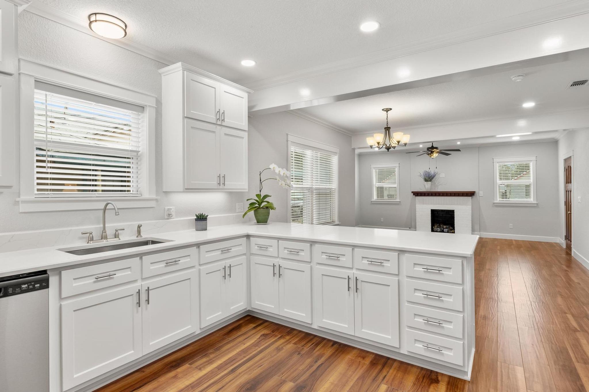 522 S Walnut Avenue Luling TX 78648