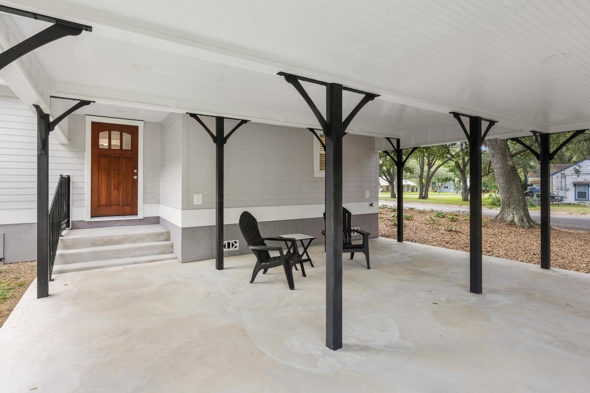 522 S Walnut Avenue Luling TX 78648
