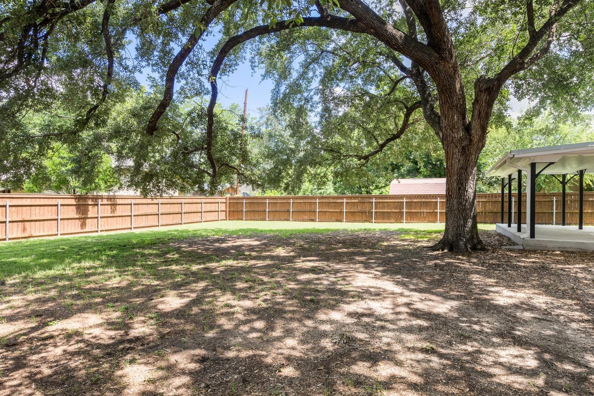 522 S Walnut Avenue Luling TX 78648