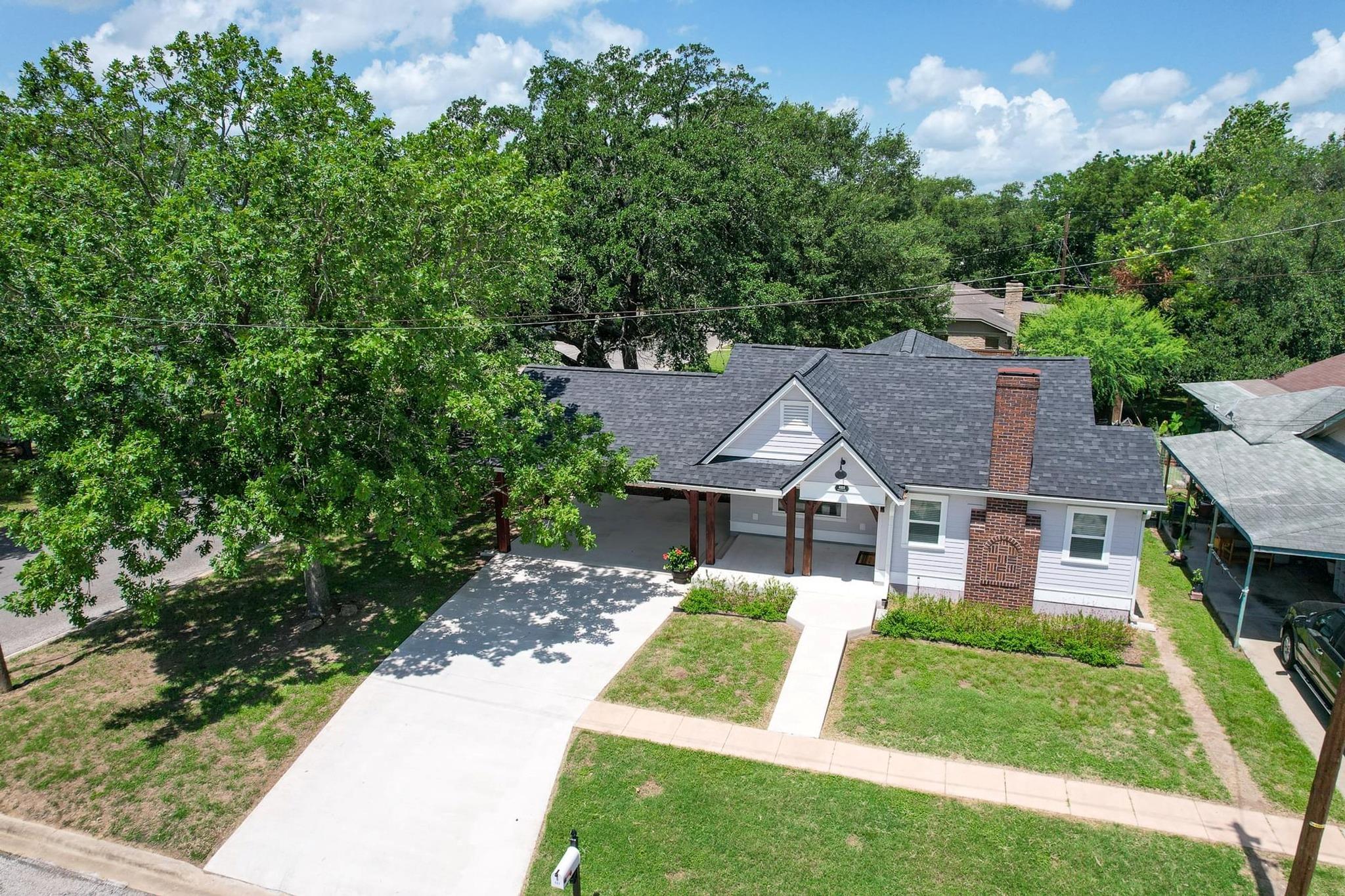 522 S Walnut Avenue Luling TX 78648