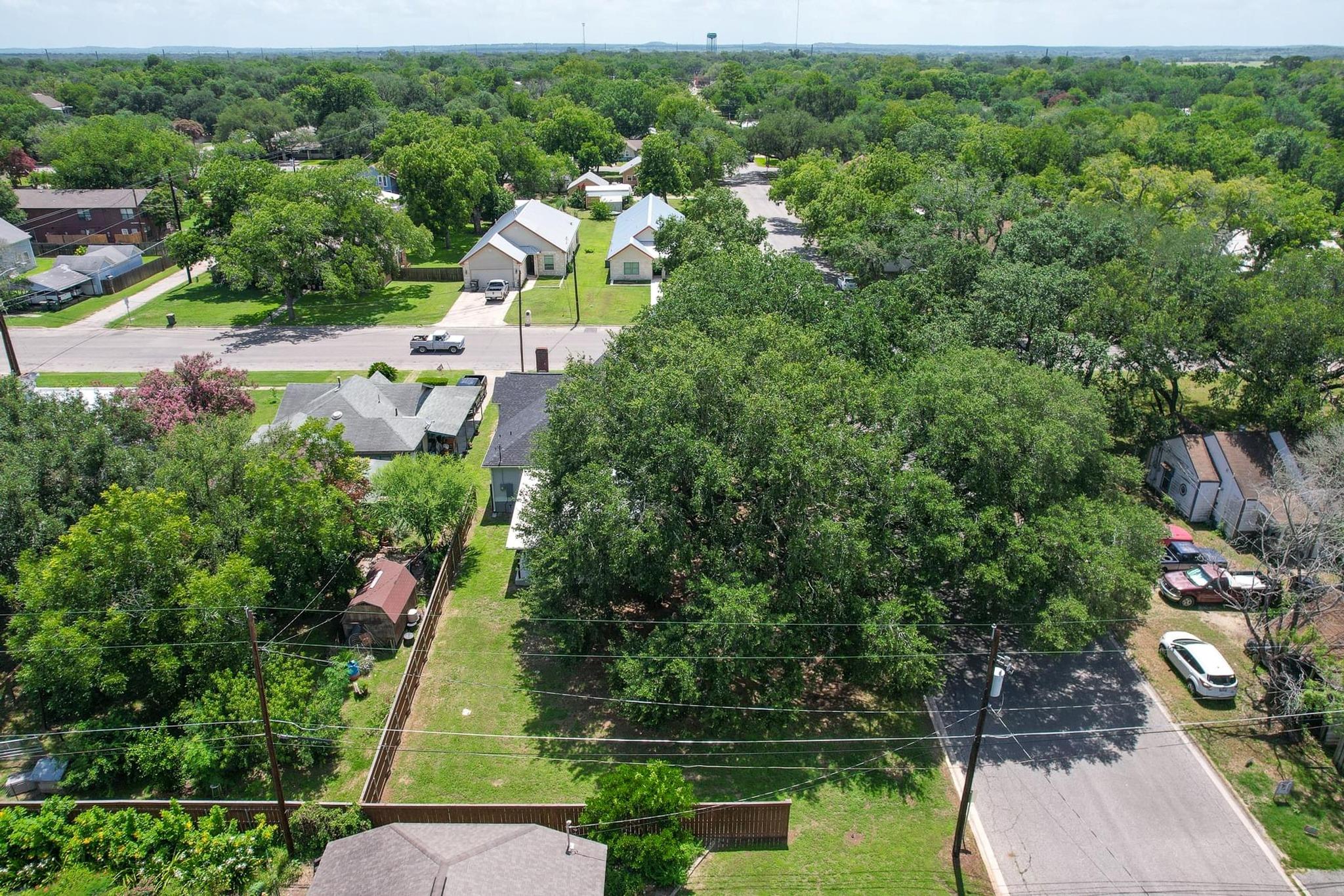 522 S Walnut Avenue Luling TX 78648