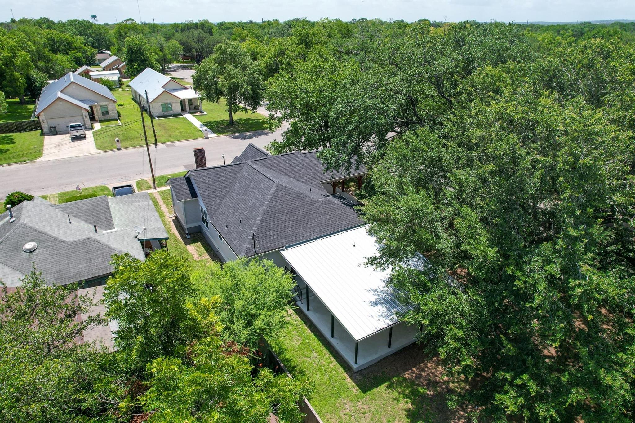 522 S Walnut Avenue Luling TX 78648