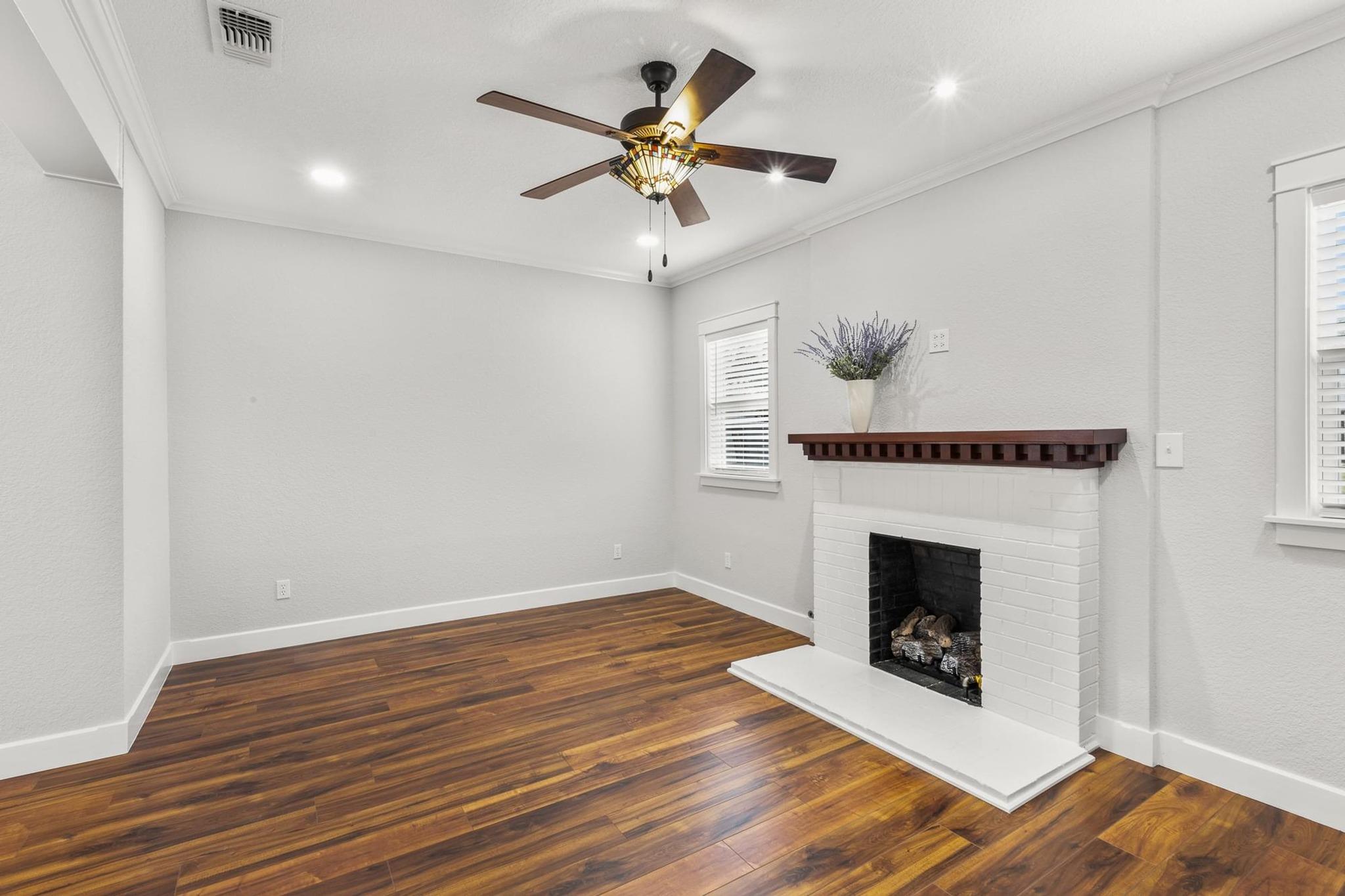 522 S Walnut Avenue Luling TX 78648
