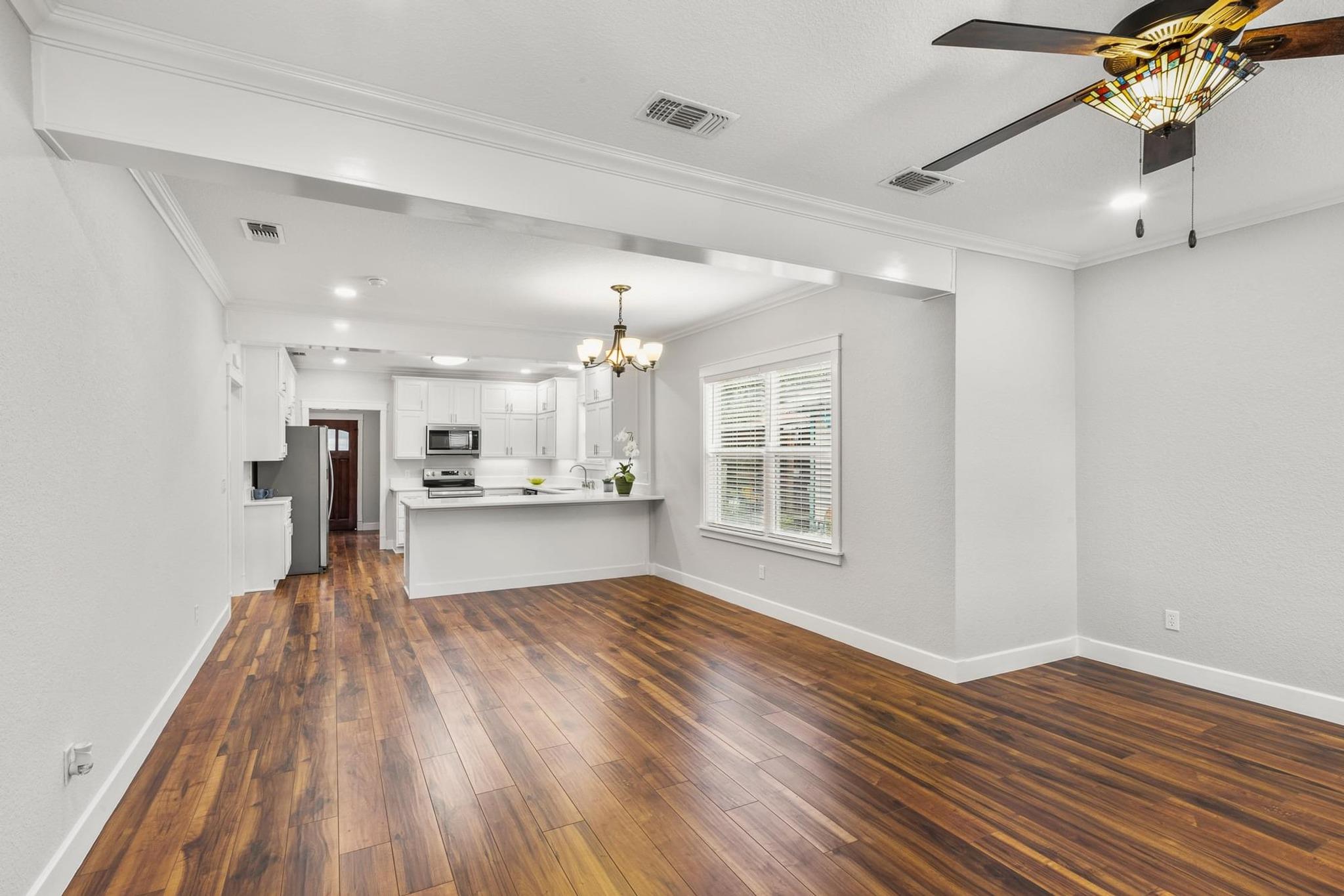 522 S Walnut Avenue Luling TX 78648