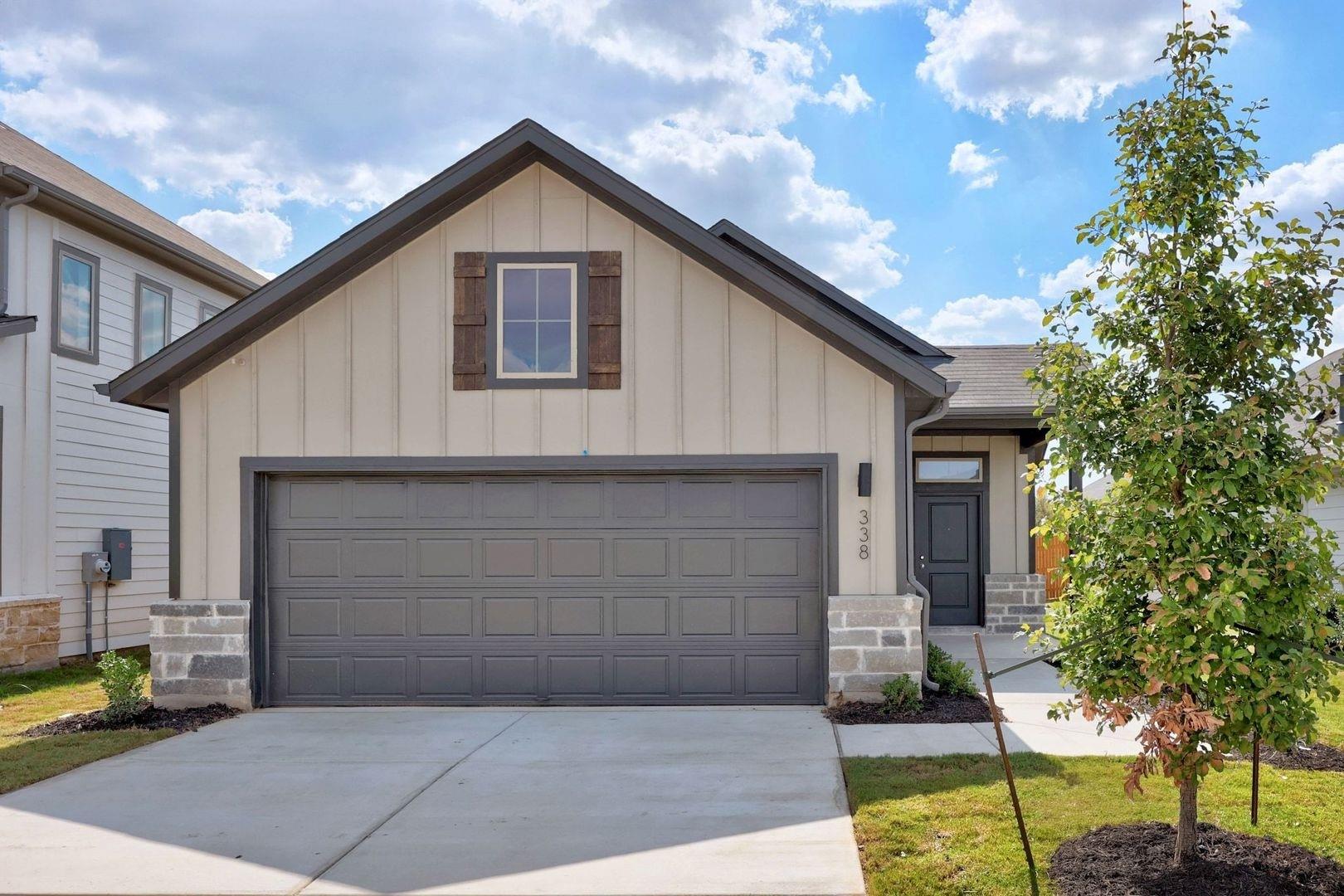 338 Bendecido Loop Elgin TX 78621