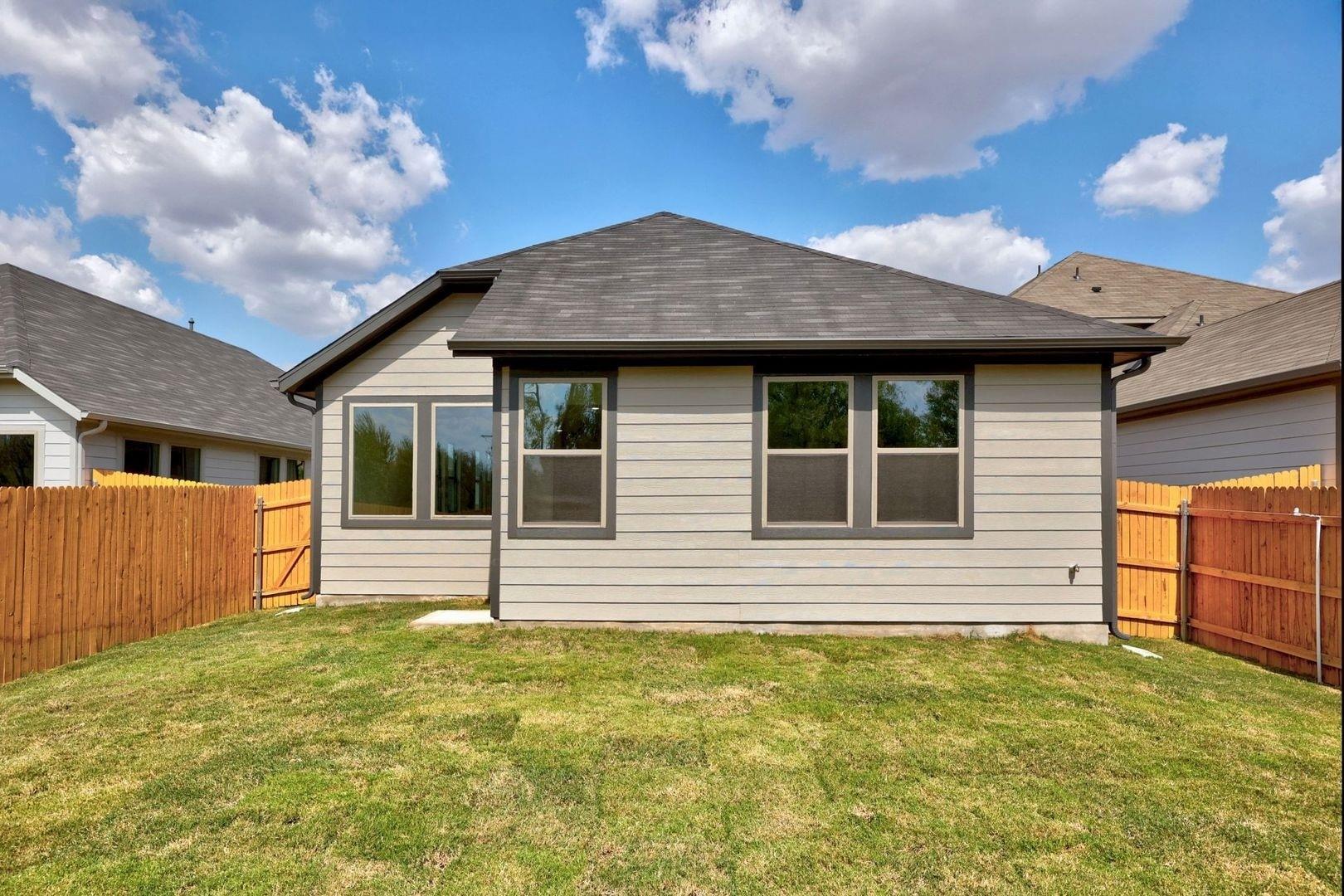 338 Bendecido Loop Elgin TX 78621