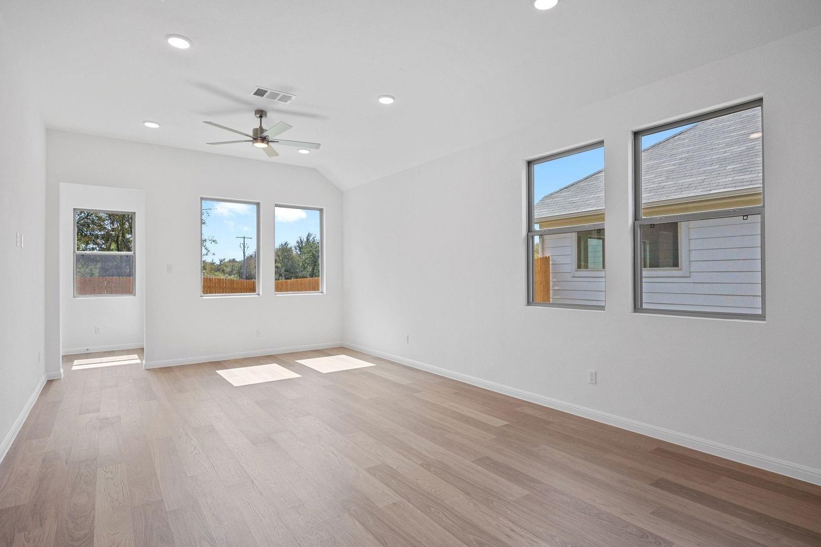 338 Bendecido Loop Elgin TX 78621
