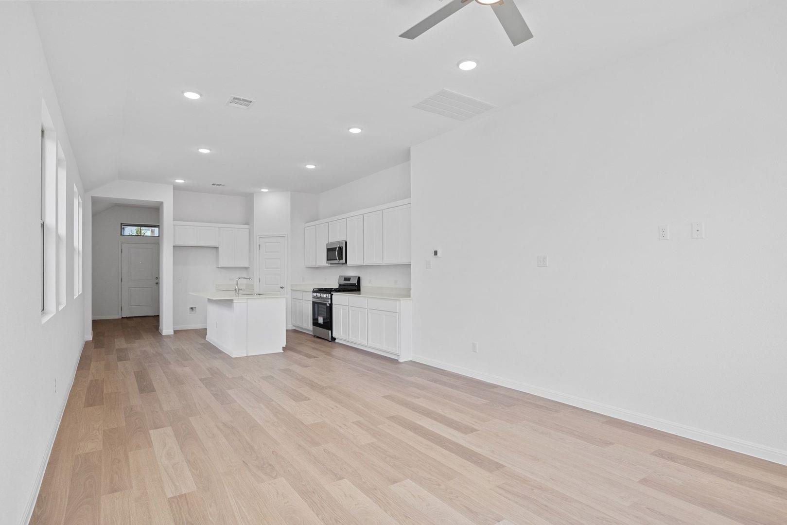 338 Bendecido Loop Elgin TX 78621