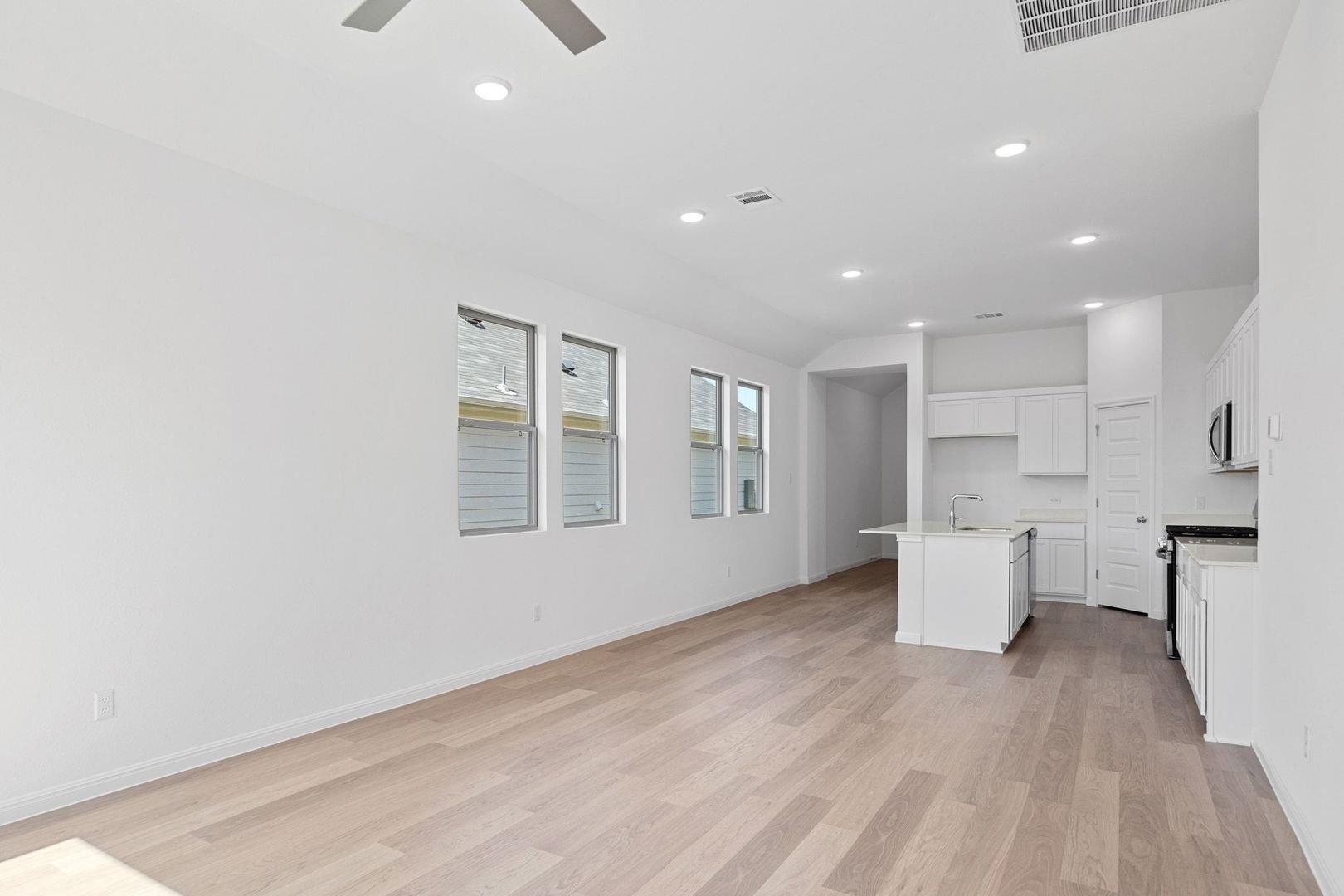 338 Bendecido Loop Elgin TX 78621