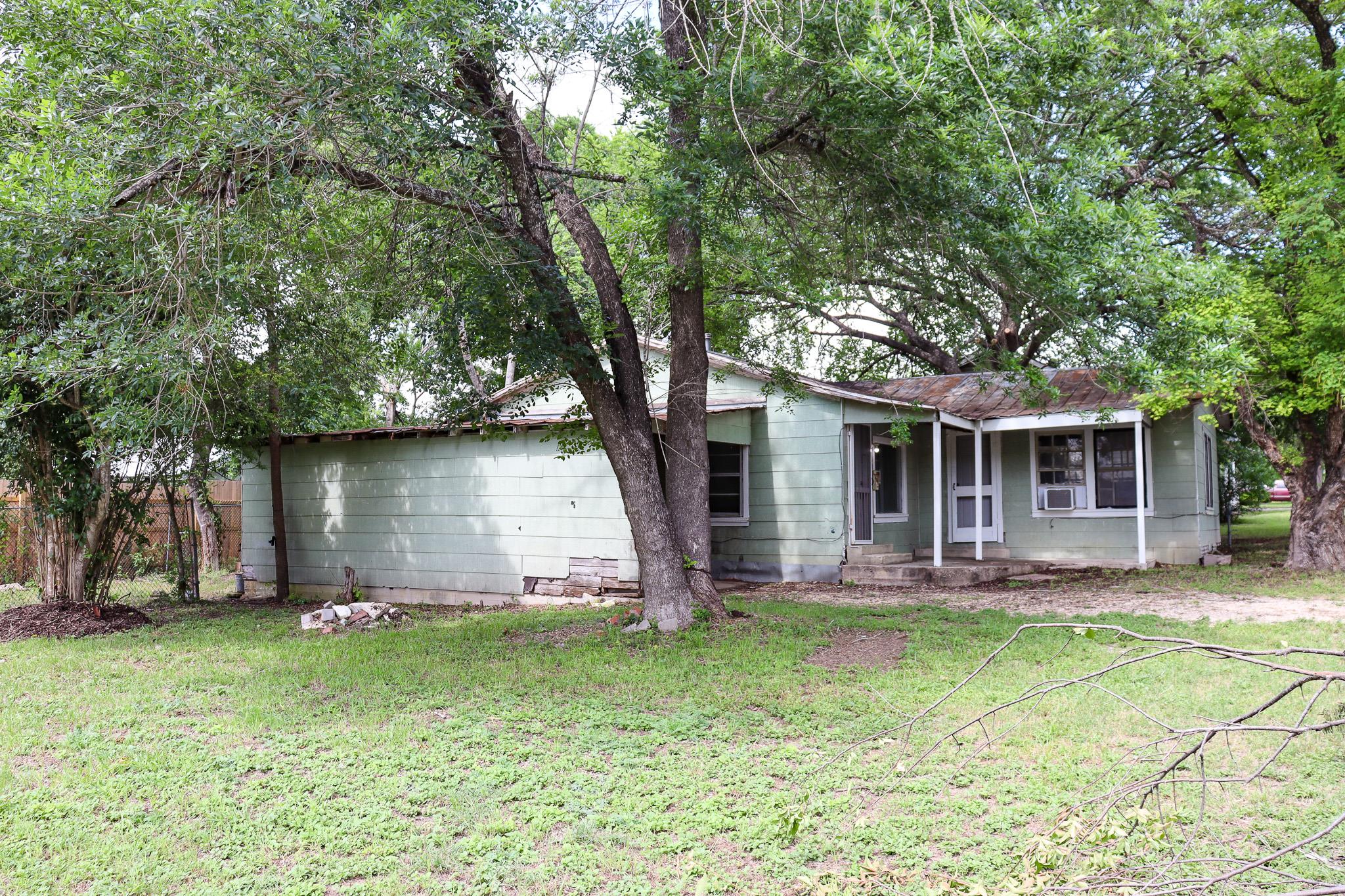 803 Third Street Lockhart TX 78644