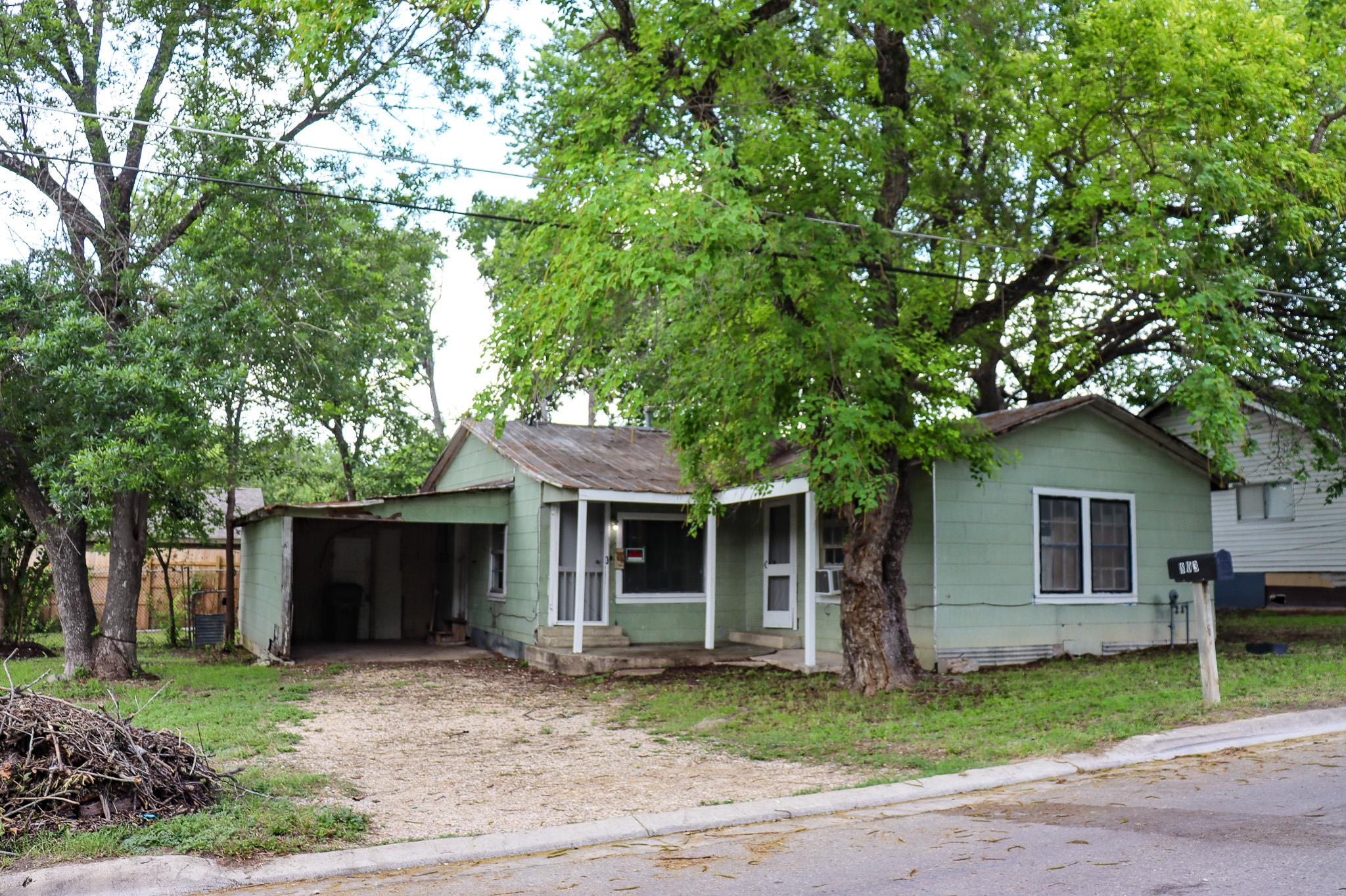 803 Third Street Lockhart TX 78644