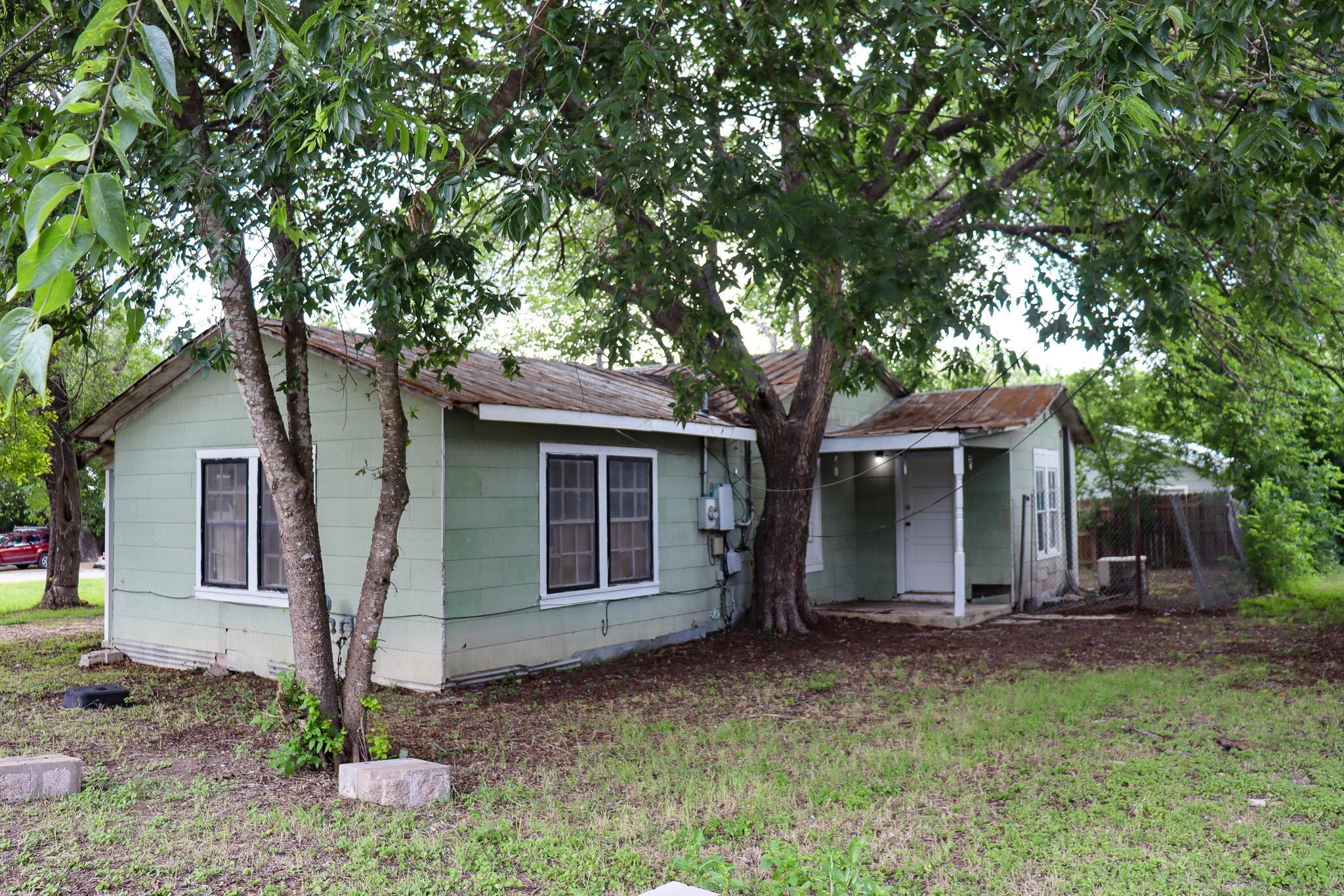 803 Third Street Lockhart TX 78644