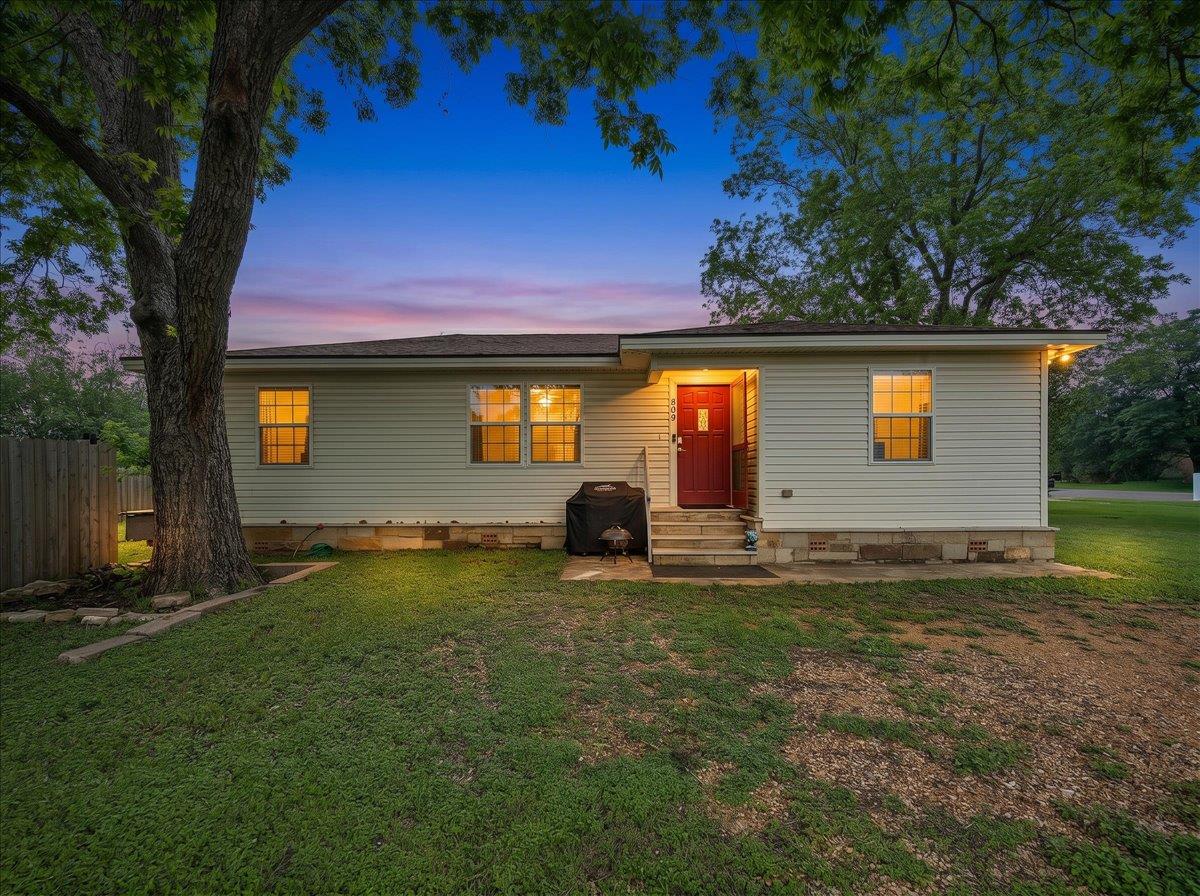 608 Washington Street Smithville TX 78957