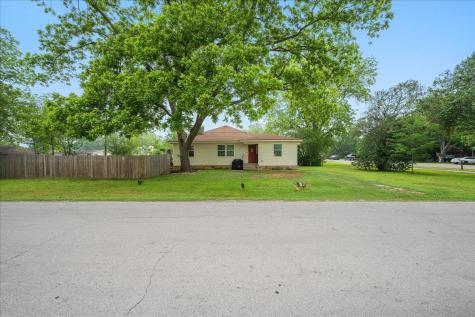 608 Washington Street Smithville TX 78957
