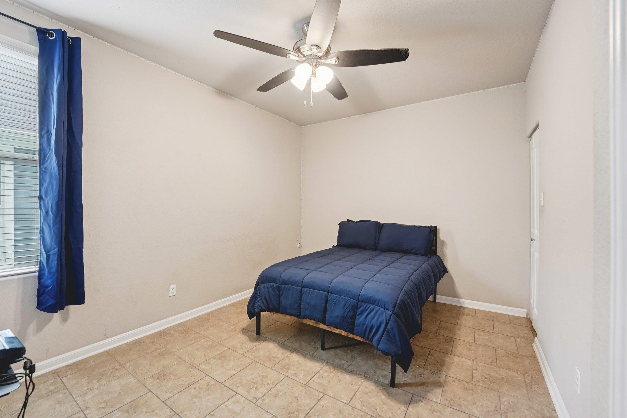 1048 Sanders Kyle TX 78640