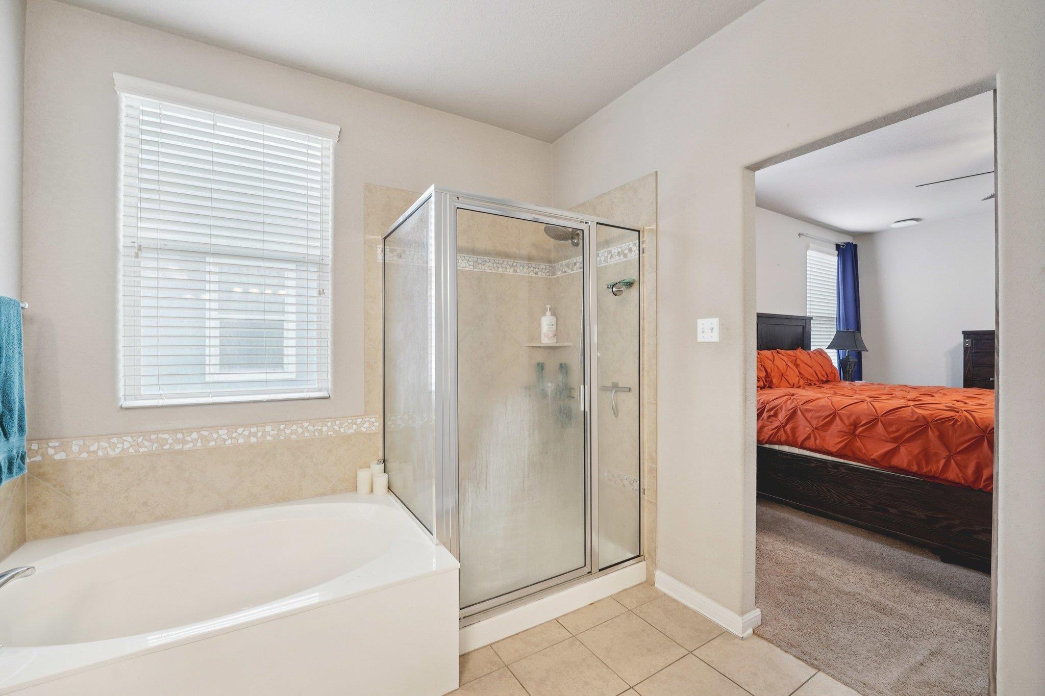1048 Sanders Kyle TX 78640