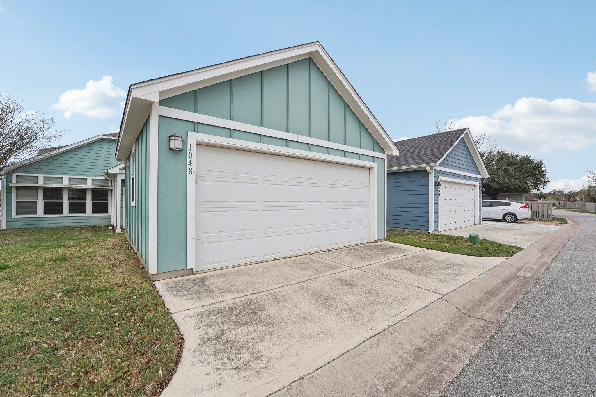1048 Sanders Kyle TX 78640