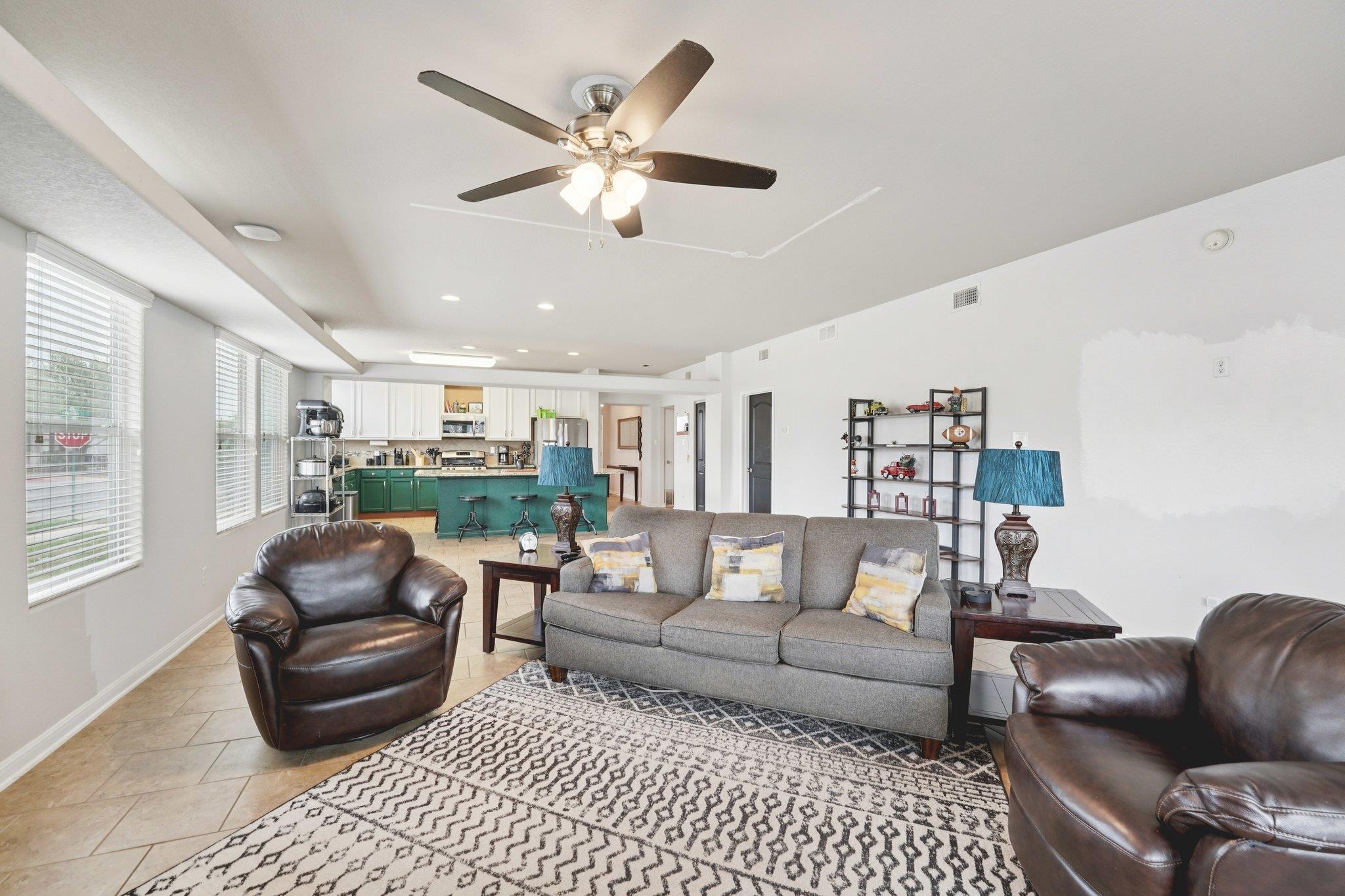 1048 Sanders Kyle TX 78640