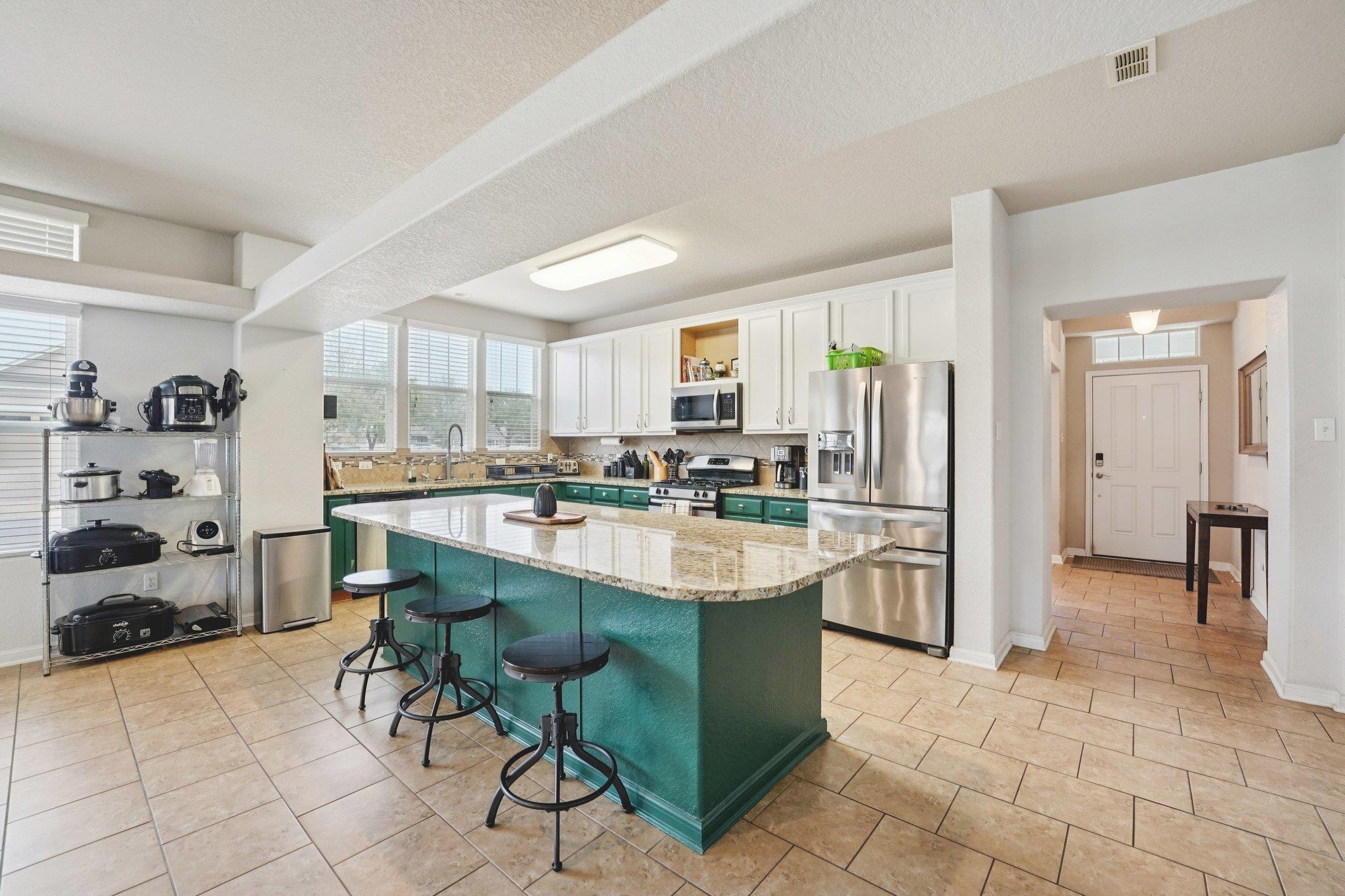 1048 Sanders Kyle TX 78640