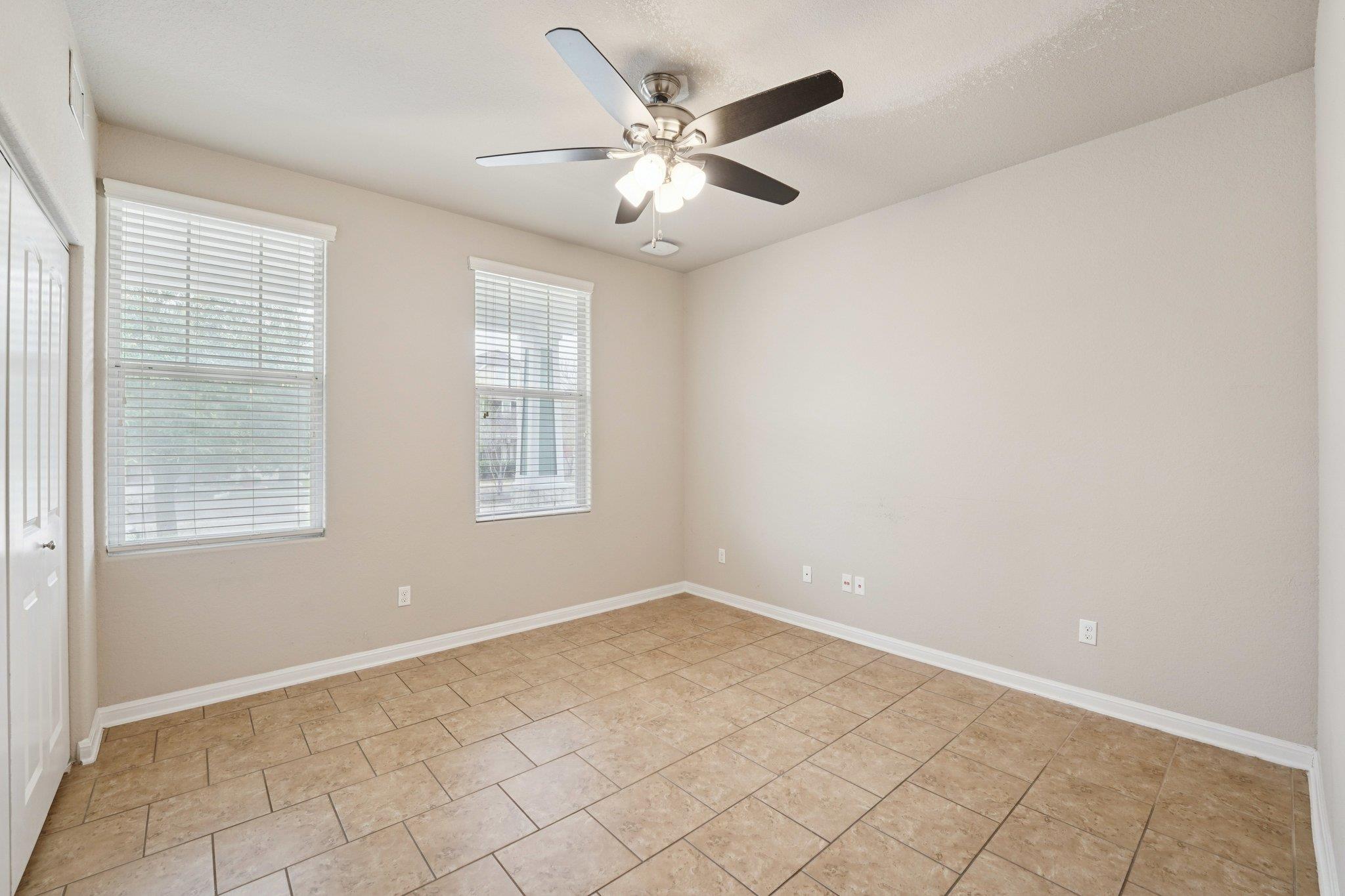1048 Sanders Kyle TX 78640