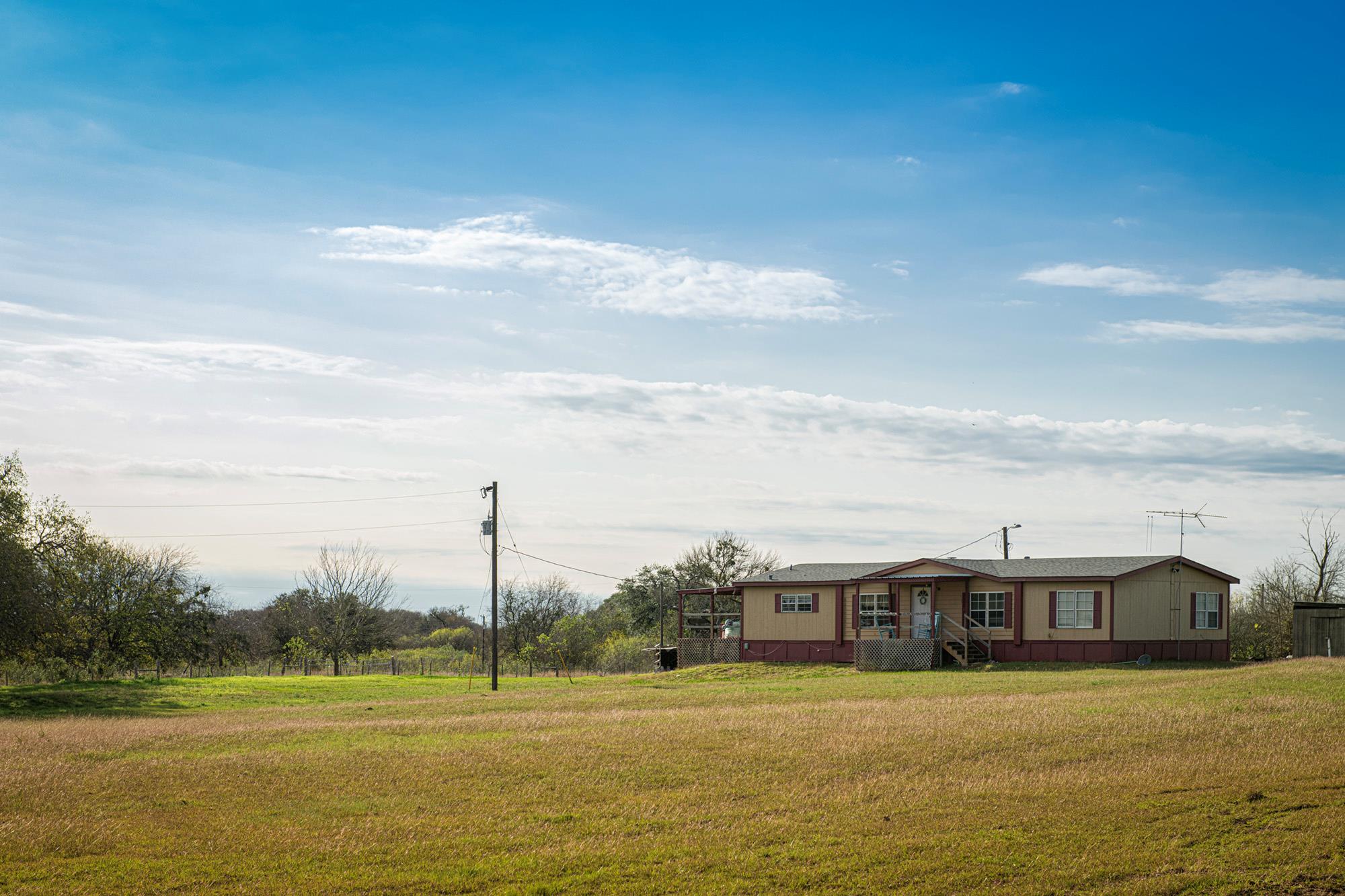 3370 Pettytown Road Dale TX 78616