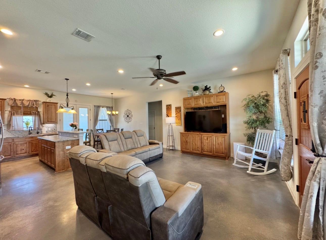 1094 Raintree Lane Elgin TX 78621