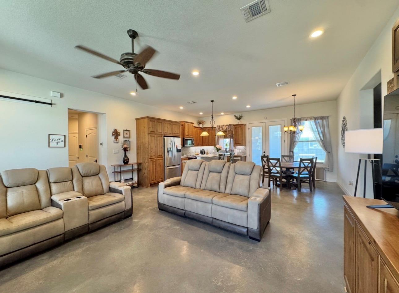1094 Raintree Lane Elgin TX 78621