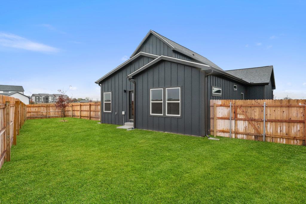 2025 Applewood Drive Lockhart TX 78644