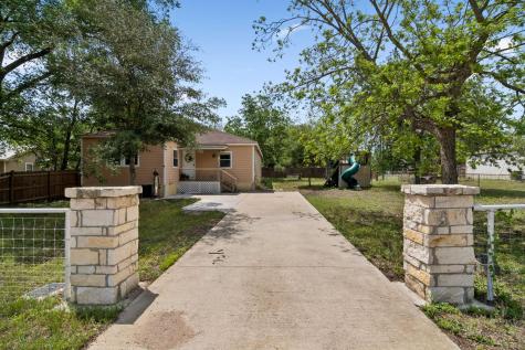 810 Lamar Street Luling TX 78648
