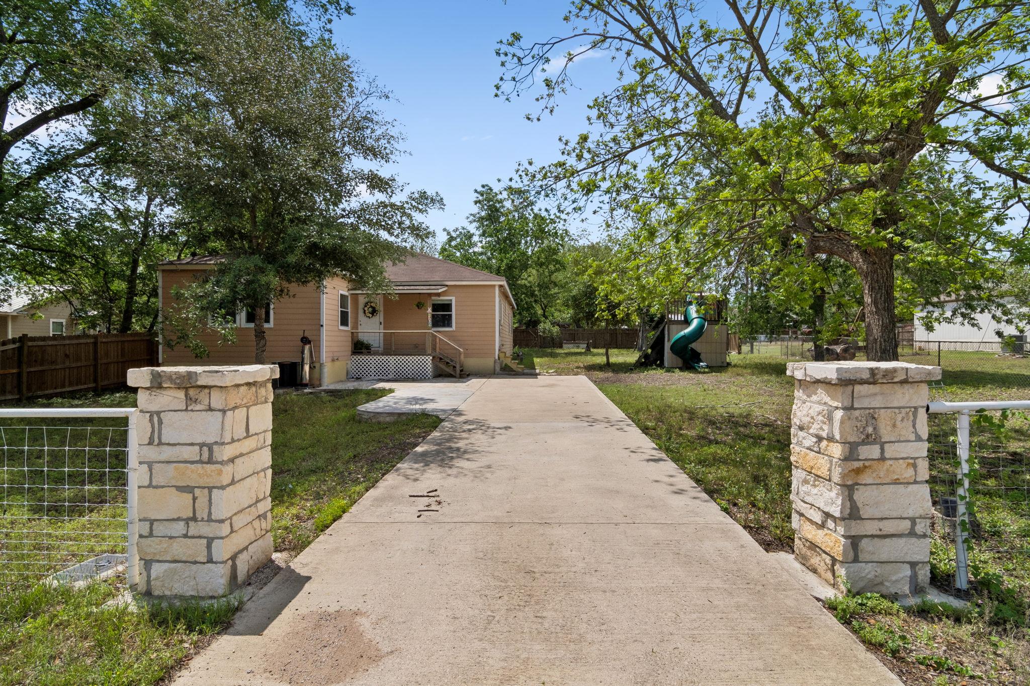 810 Lamar Street Luling TX 78648