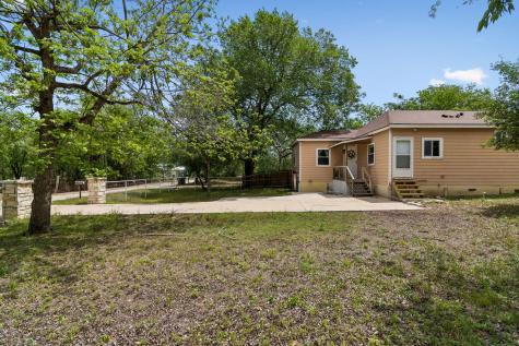 810 Lamar Street Luling TX 78648