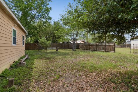 810 Lamar Street Luling TX 78648