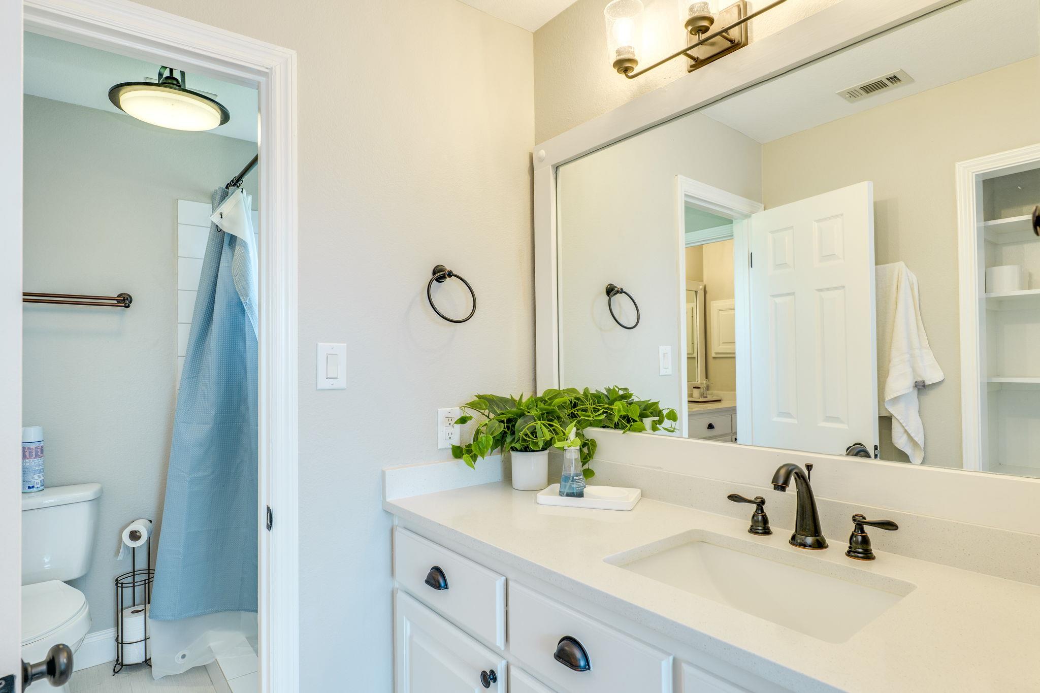 704 Deckhouse Drive Lago Vista TX 78645