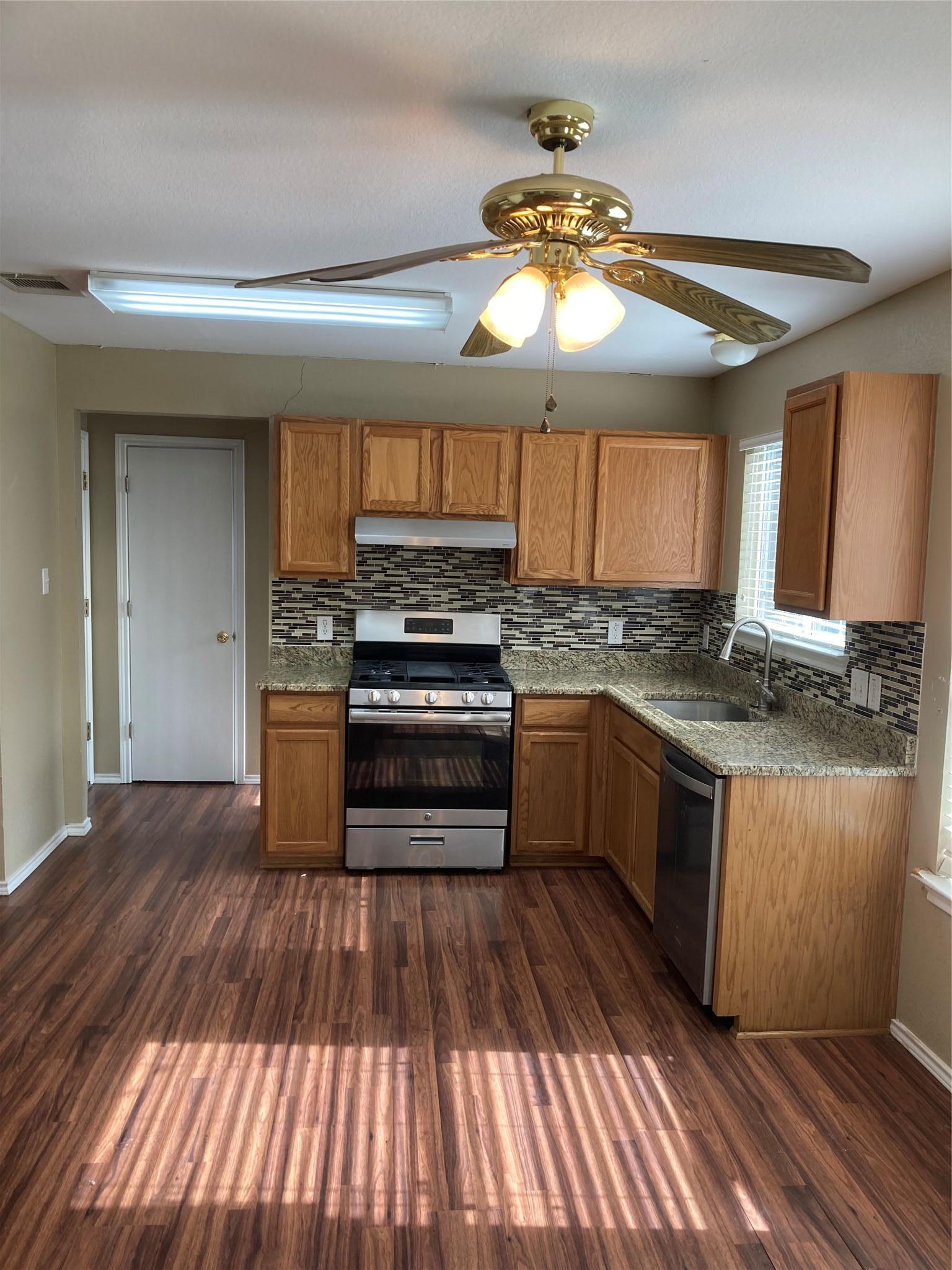 186 Carriage Way Kyle TX 78640