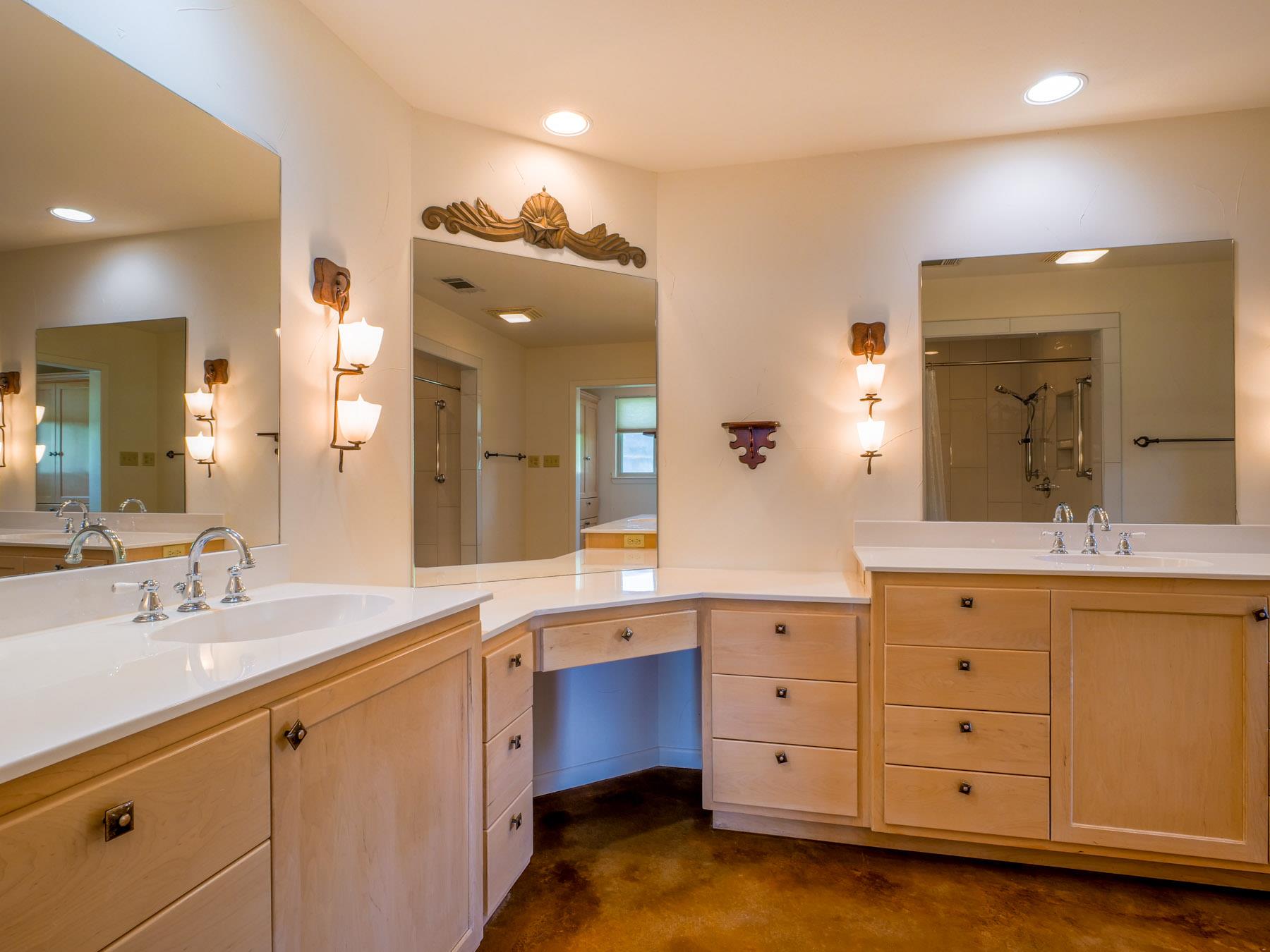 736 W Lakecrest Drive Bluffton TX 78607