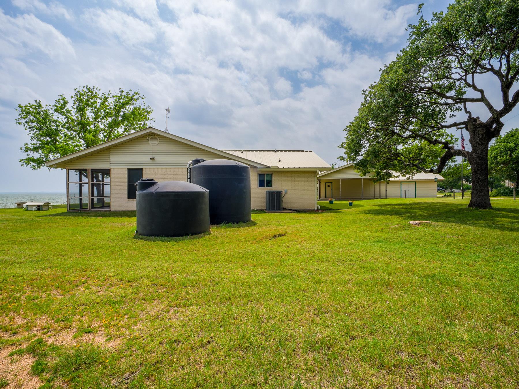 736 W Lakecrest Drive Bluffton TX 78607