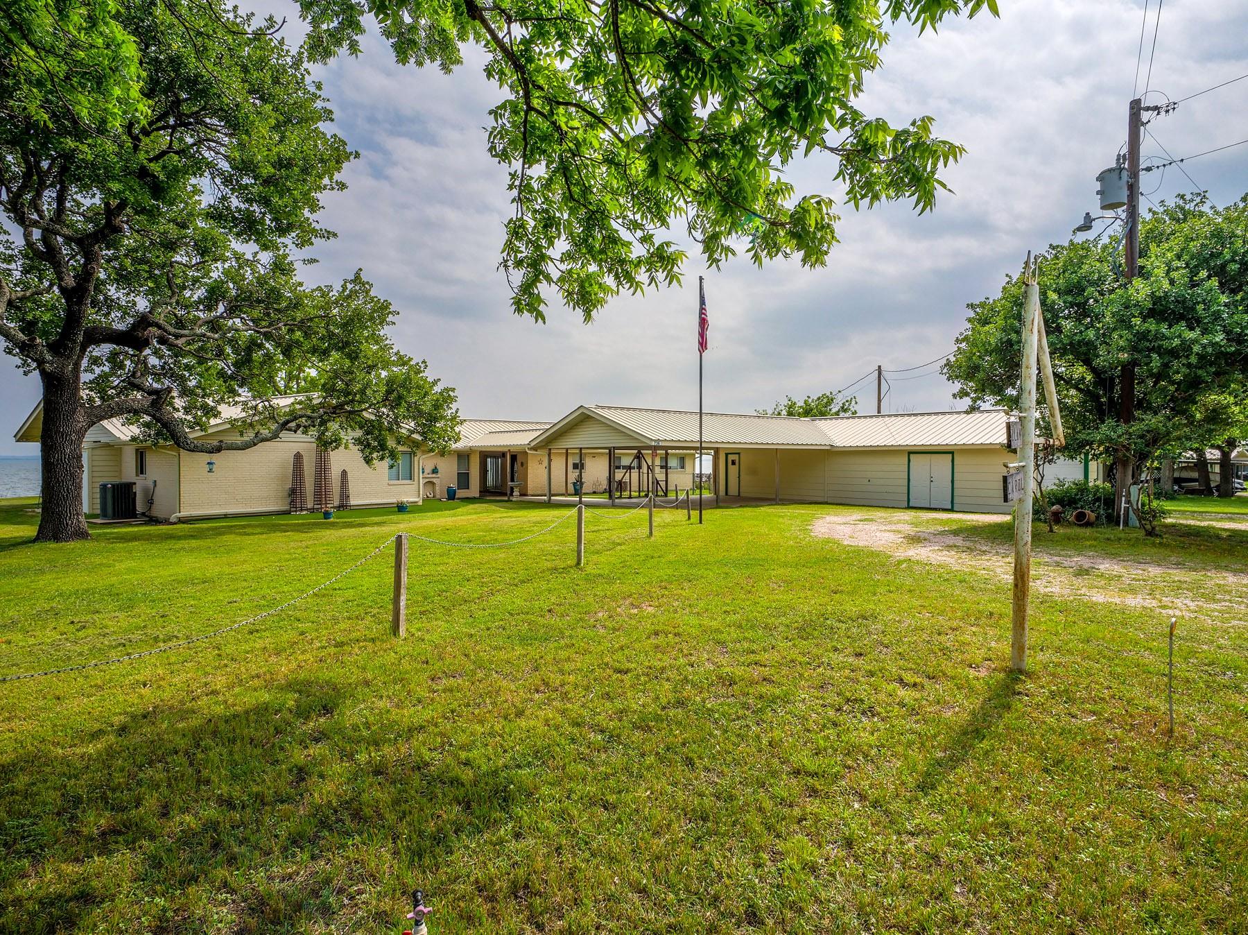 736 W Lakecrest Drive Bluffton TX 78607