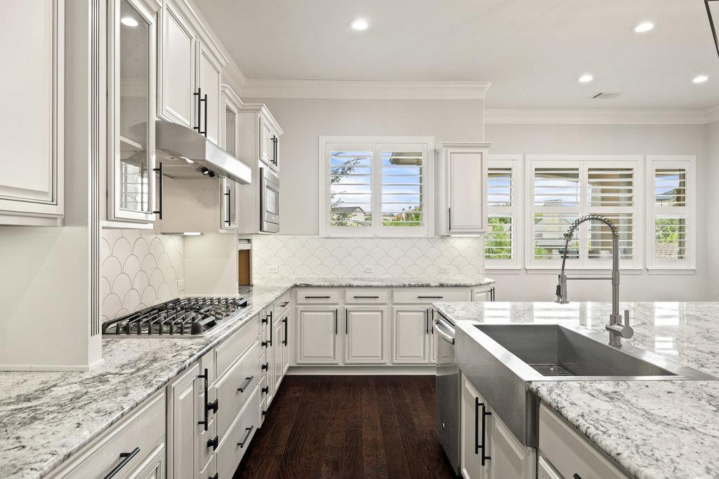 305 Enchanted Hilltop Way Austin TX 78738