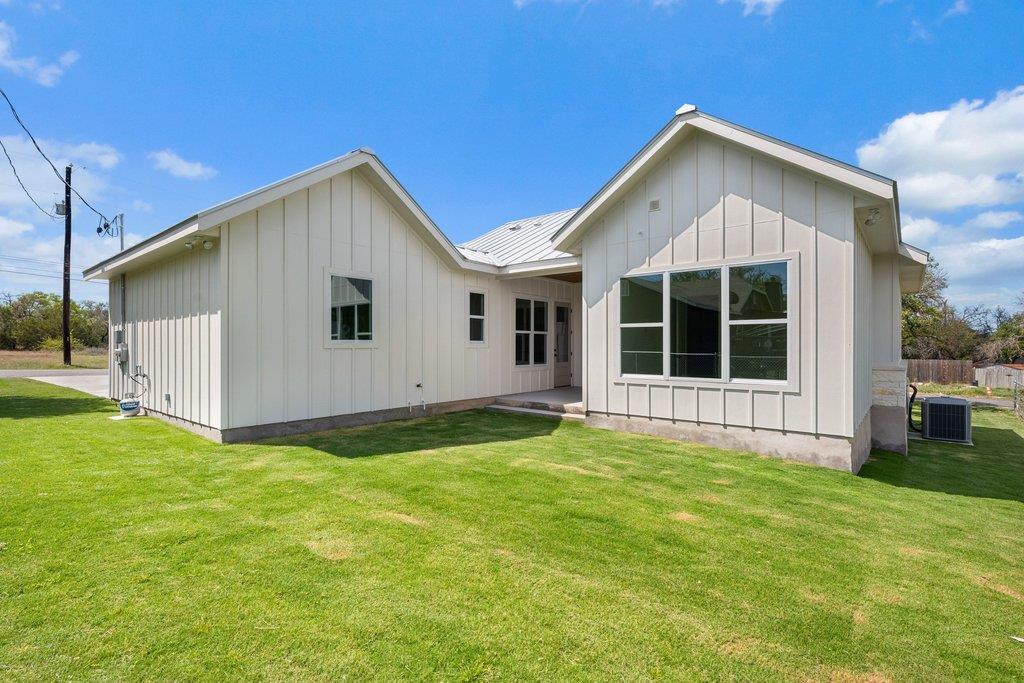501 Ranchview Drive Johnson City TX 78636