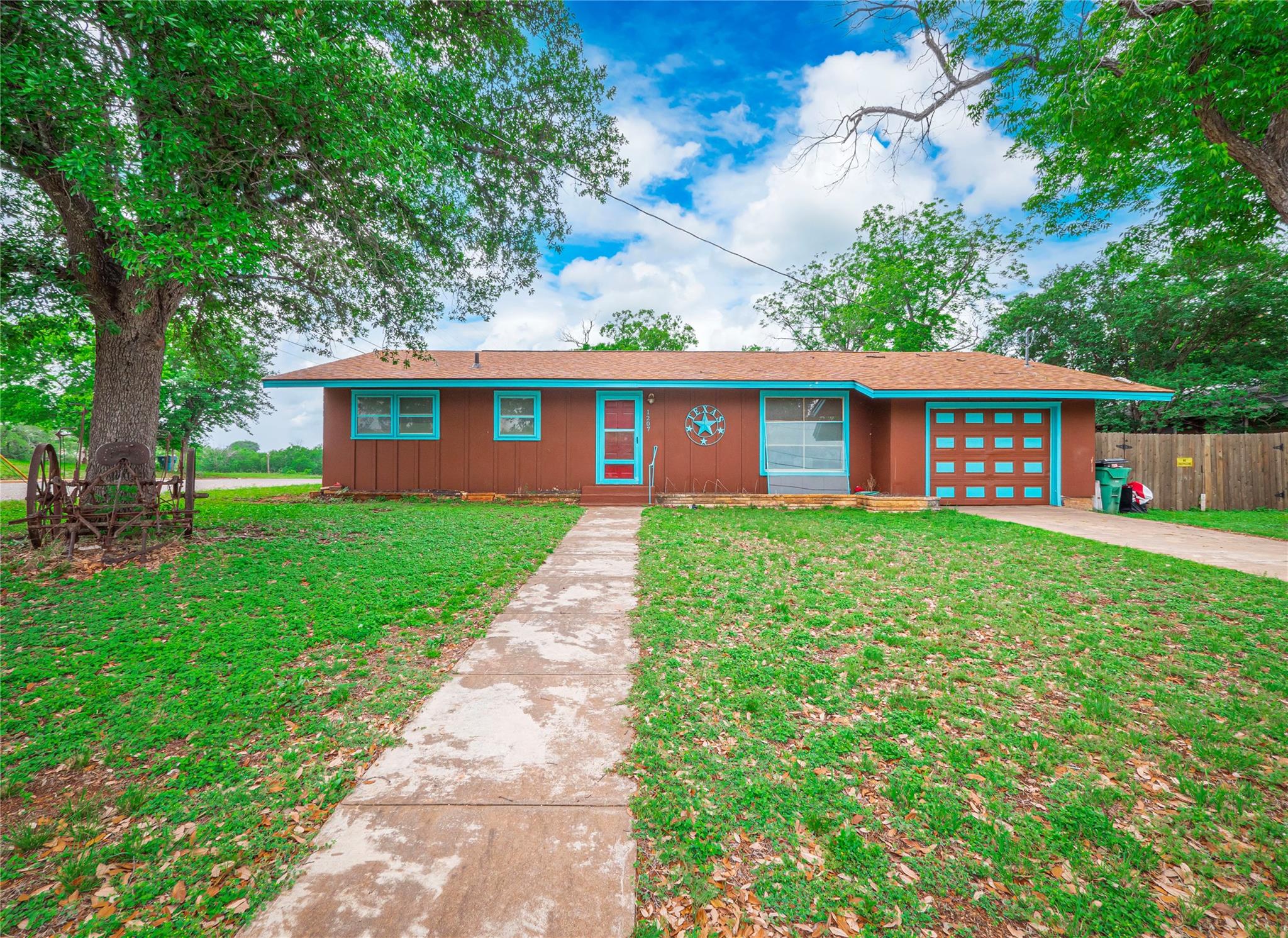 1207 Flag Street Llano TX 78643